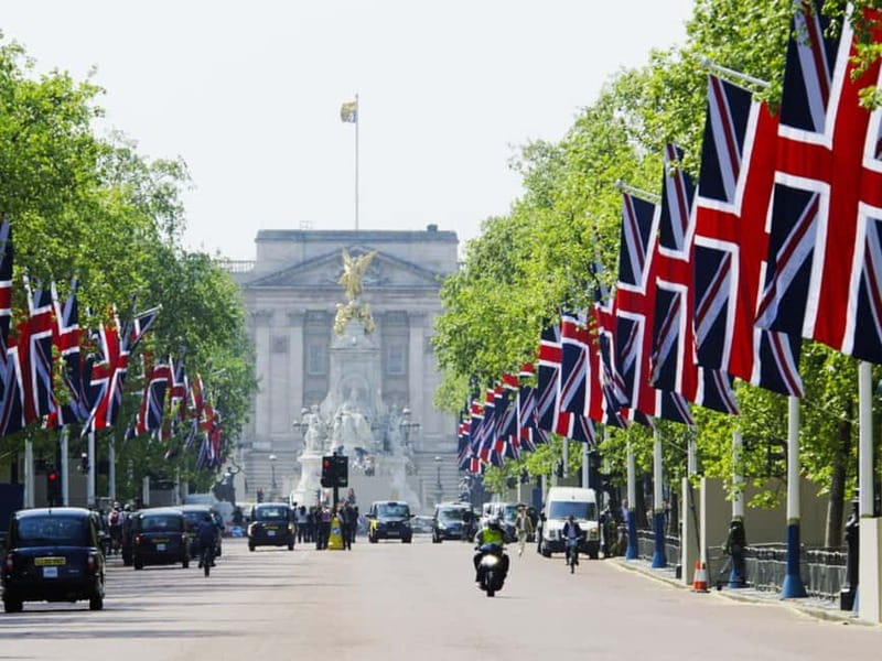 London: See 30+ Top Sights and Eat 8 British Foods Tour - London Bridge, the Shard views, and the Tower area energy