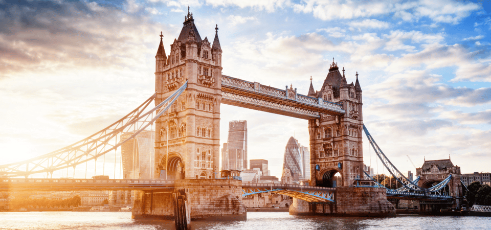 London: Self-Guided History City Tour with an App - Church gardens and ancient origins: from resilience to AD 675