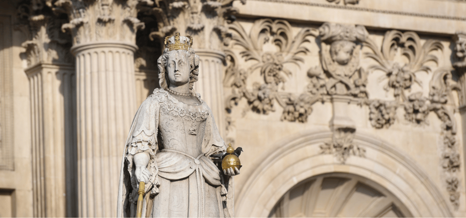 London: Self-Guided History City Tour with an App - Tower Bridge to The Shard: modern landmarks after medieval drama