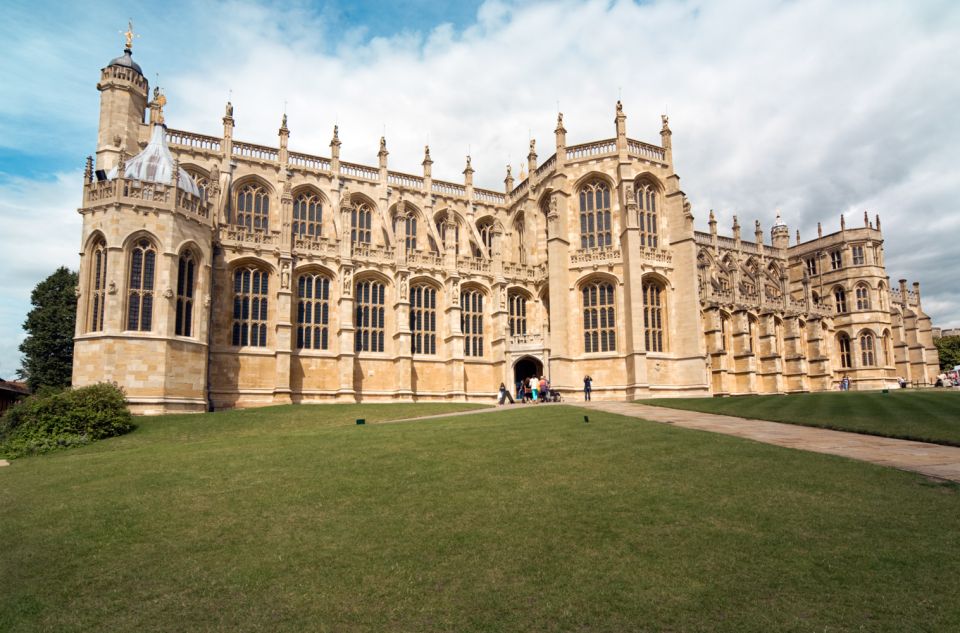 London: Stonehenge, Windsor, and Bath Day Trip by Bus - Bath by the River Avon: Abbey, Pulteney Bridge, and Old Town Walking