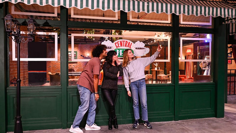 London: The FRIENDS™ Experience Entry Ticket - The small set details that make photos look real