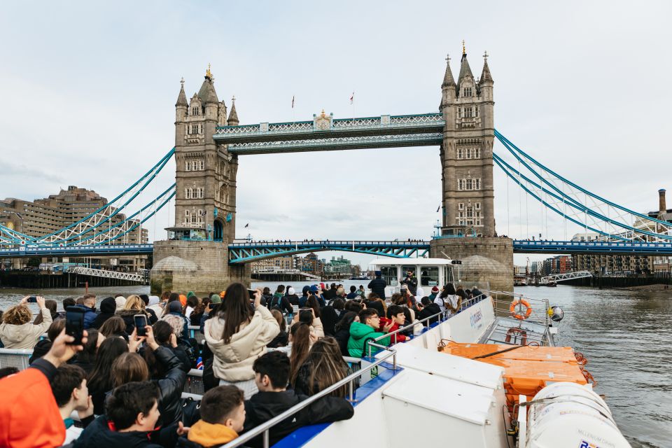 London: Tootbus Must-See Hop-On Hop-Off Bus Tour with Cruise - Getting on: Yellow Route stop, Eurostar connection, and how you validate