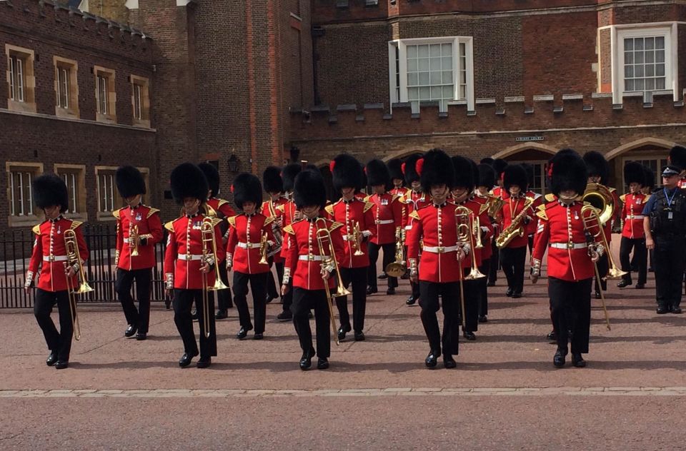 London: Top 30 Sights Walking Tour and London Dungeon Entry - Key points at a glance