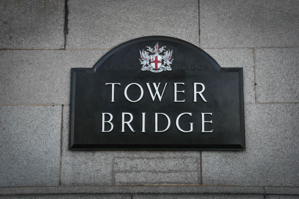 London: Top 30 Sights Walking Tour and The Shard Entry - Stopping at St Paul’s and the Southbank side: it breaks up the West End grind