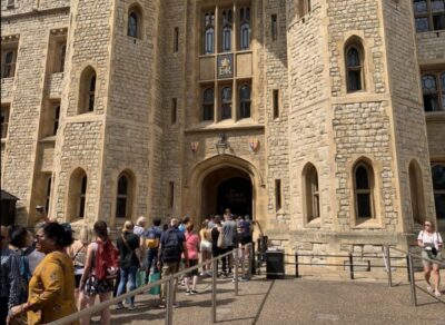 London: Tower of London Guided Tour with Boat Ride - Inside the Tower: wards, White Tower, and prisoner-era storytelling