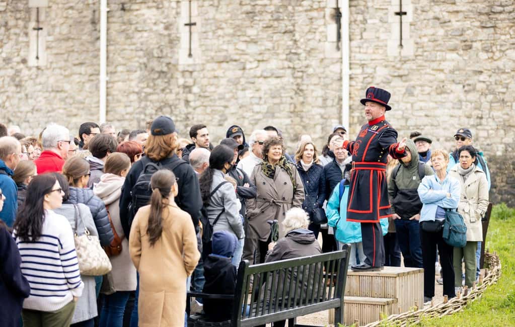 London: Tower of London, Thames Boat & Changing of the Guard - Tower of London VIP early access: the Beefeaters’ opening moment