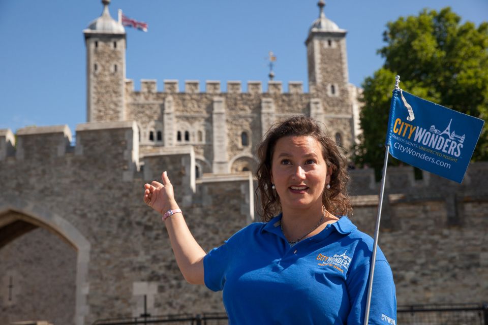 London: Tower of London, Thames Boat & Changing of the Guard - Changing of the Guard: how to know which show you’ll catch