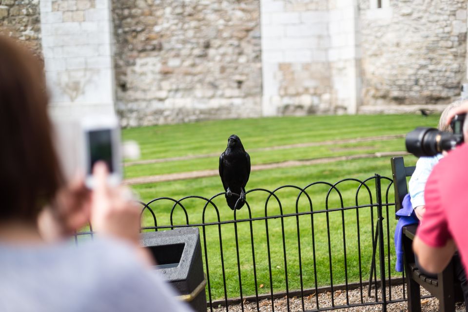 London: Tower of London Tour with Crown Jewels & Beefeaters - The 15-Minute Beefeater Moment: Small Time, Big Personality