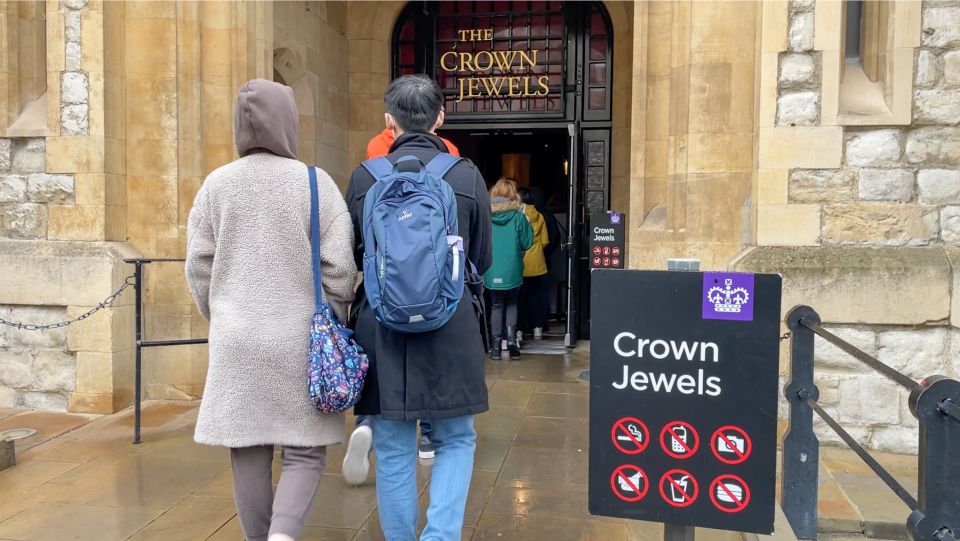 London: Tower of London Tour with Crown Jewels & Beefeaters - Meeting at the Tower: Start Fast, Start Together