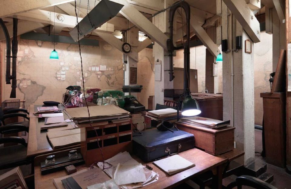 London: Westminster Abbey & Churchill War Rooms Walking Tour - Churchill War Rooms: the WWII bunker that turns facts into a feeling