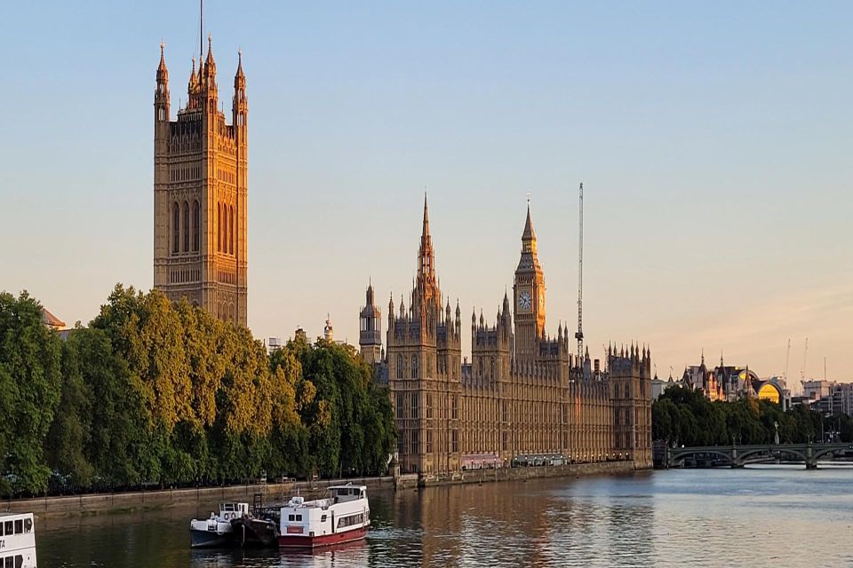 London Westminster Abbey French Tour with Fast-Track Tickets - Starting at Parliament Square: where Westminster’s story begins