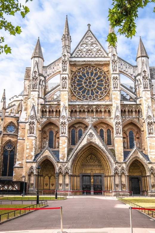 London Westminster Abbey French Tour with Fast-Track Tickets - St James’s Palace and Jermyn Street: the quieter finishing notes