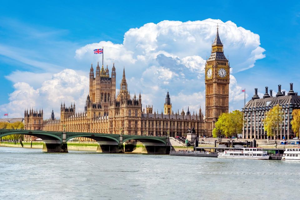 London Westminster Abbey French Tour with Fast-Track Tickets - Guides matter: French delivery that stays clear and engaging