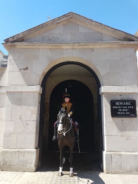 London: Westminster Walking Tour & Westminster Abbey Visit - Buckingham Palace to Trafalgar Square: the royal photo beat