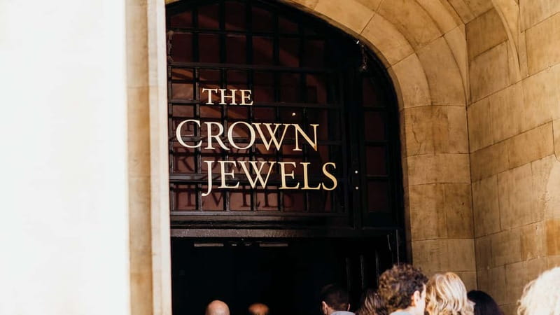 Tower of London Tour with Crown Jewels, plus River Cruise - Morning Tower of London: first access with an expert guide