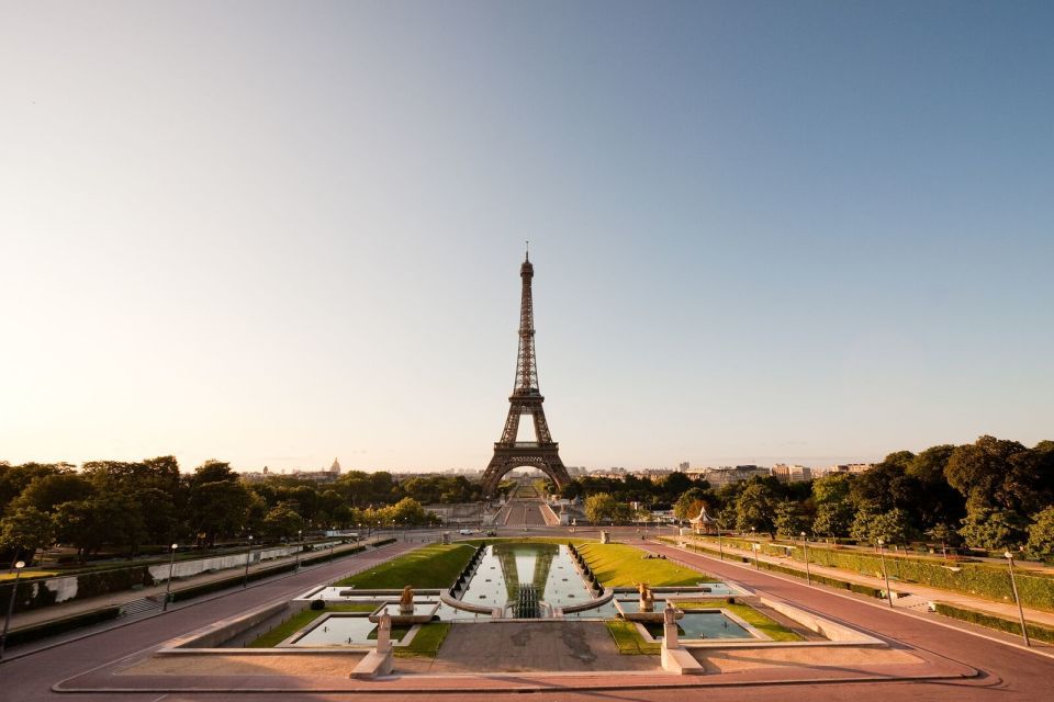Welcome to Paris Day Trip from London via Train - Seine river cruise: 1 hour of landmark views from the water